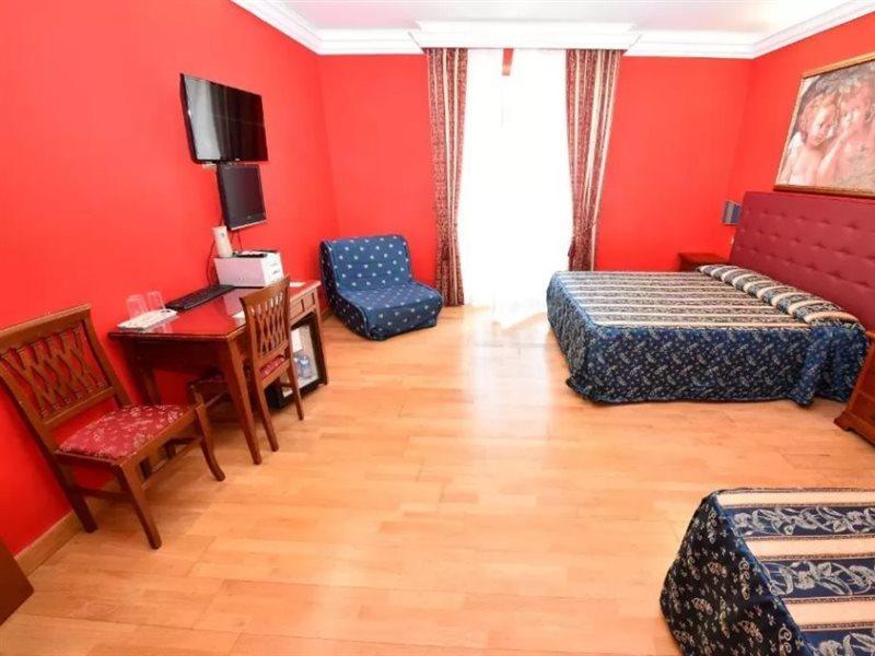 Augustus Hotel